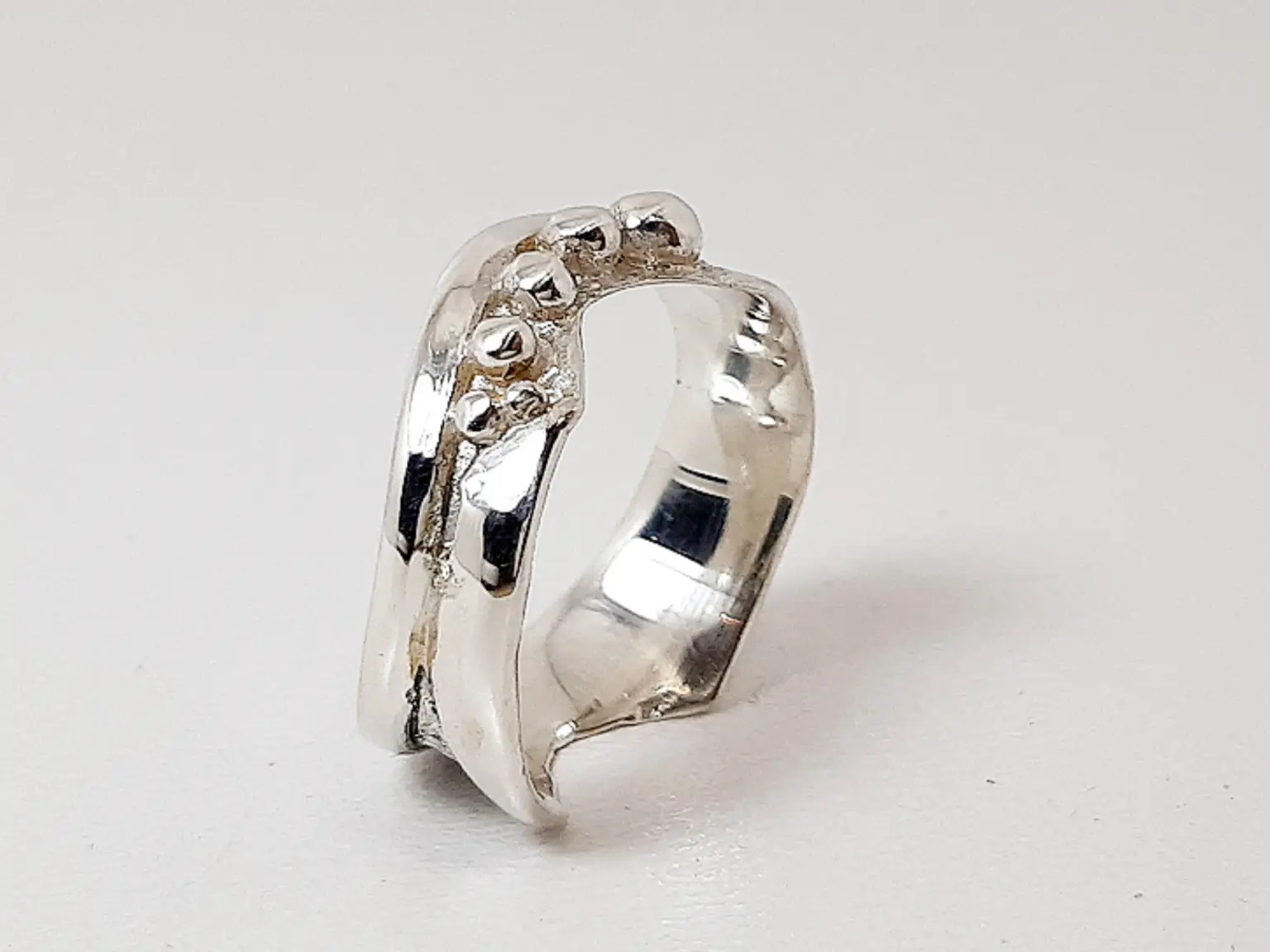 Angled view of The Space Between handcrafted sterling silver contemporary ring by MoodObjekt