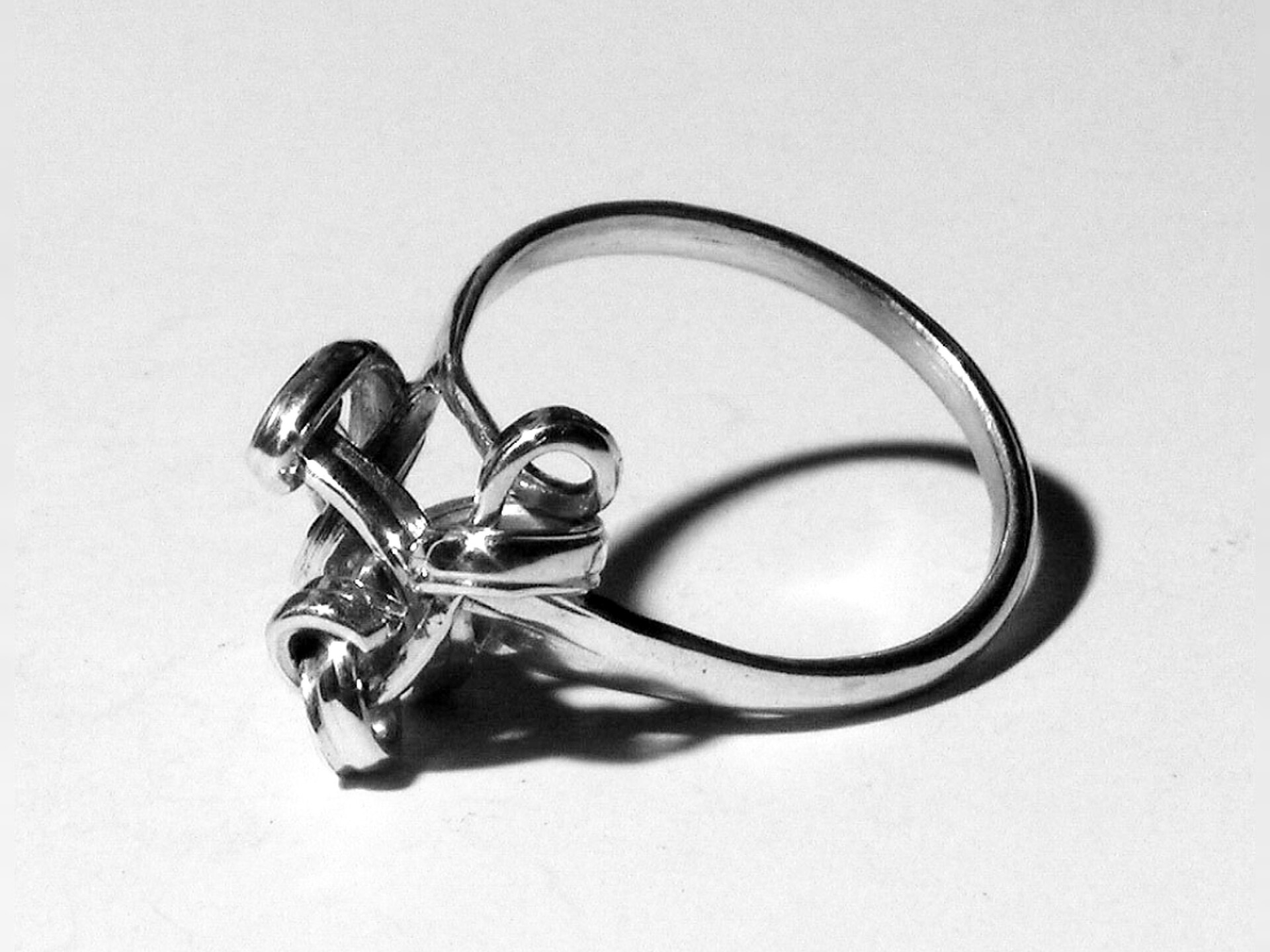 Handcrafted sterling silver contemporary ring sculpture titled Pain by MoodObjekt