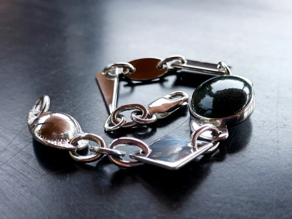 Close angled view of the Silhouette contemporary silver bracelet.