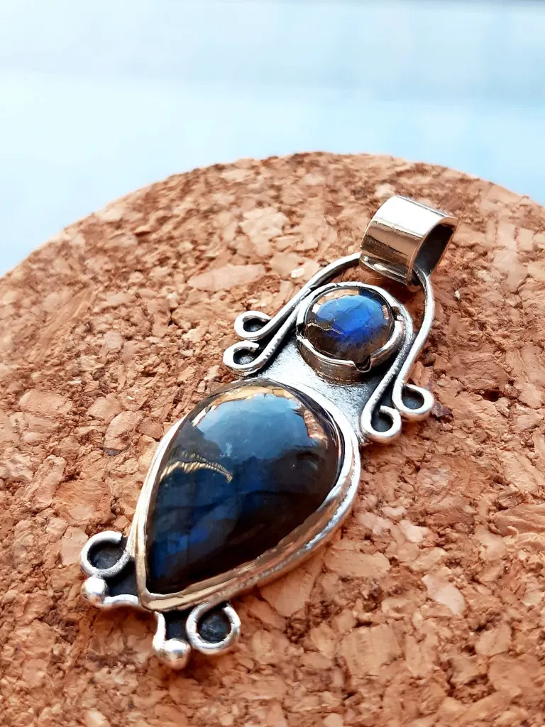 Within sterling silver pendant with labradorite – front angle 2